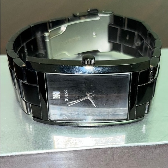 Guess Steel Mens Watch
G10610G
Black
Just needs a battery. - Picture 3 of 5